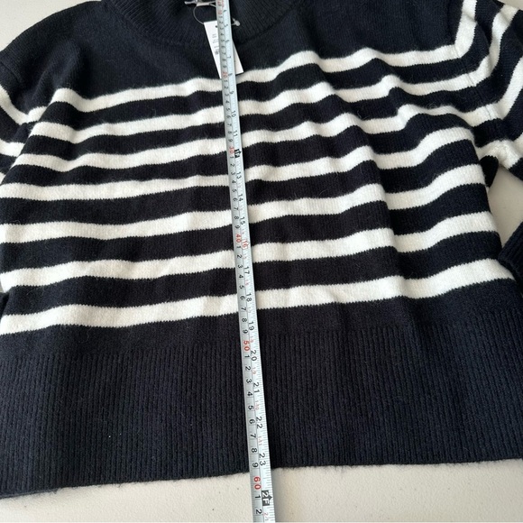 NWT J Crew Chunky crewneck sweater in Supersoft yarn - Picture 5 of 9